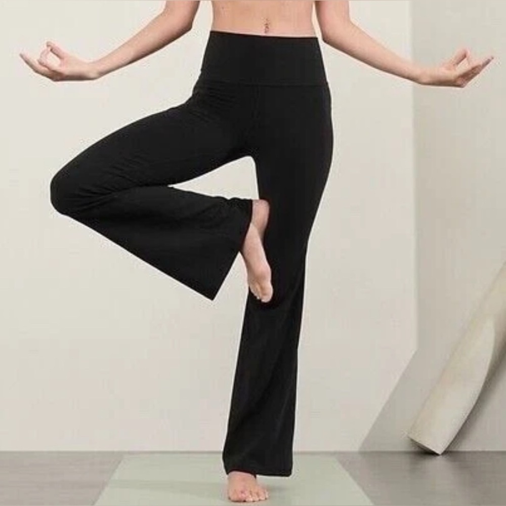 Athleta Salutation Stash High Rise Flare Pant Womens Medium Black Yoga Leggings